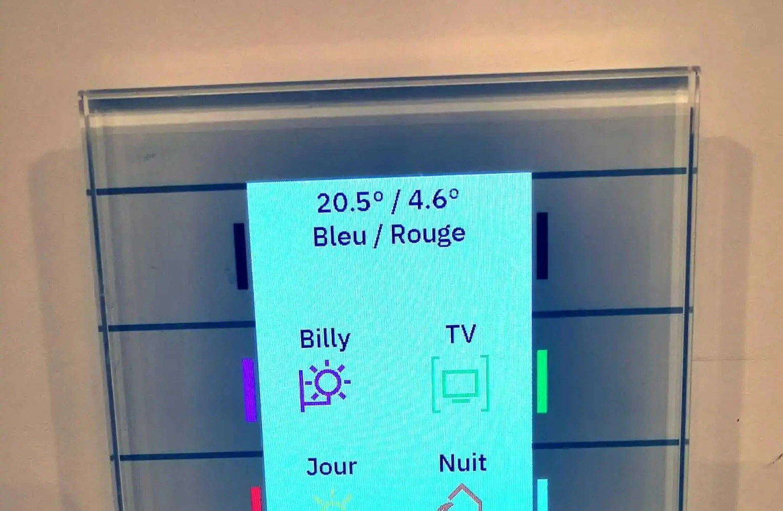 Interrupteur KNX indiquant la couleur du jour de l'offre TEMPO